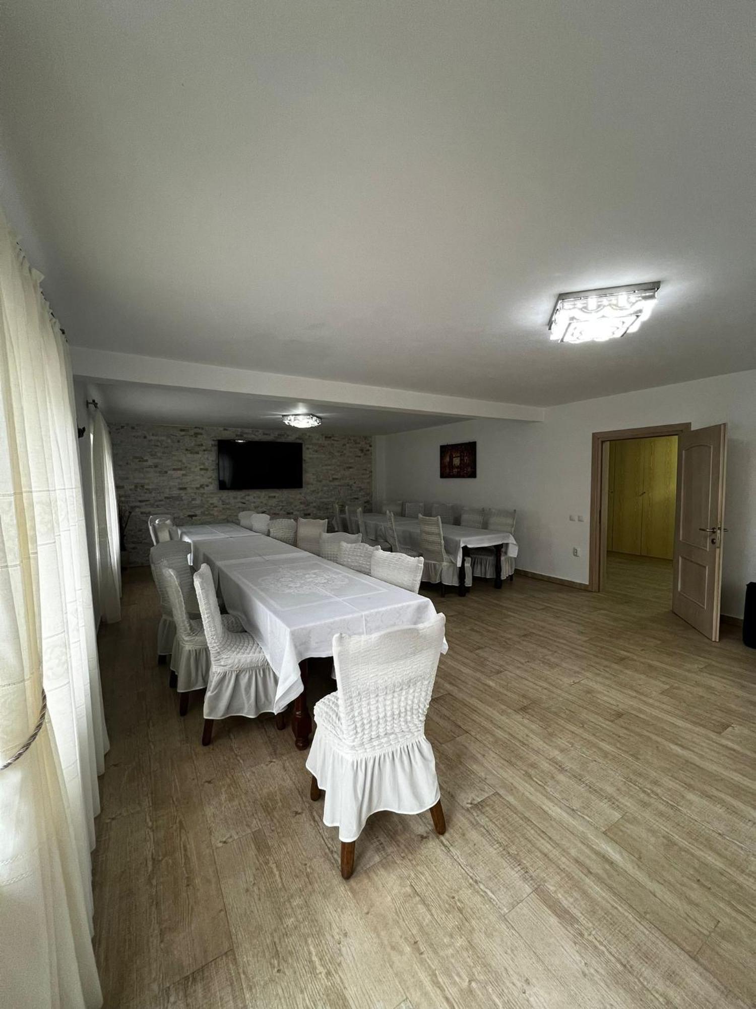 Готель Casa Bujor De Munte Dragoslavele Екстер'єр фото