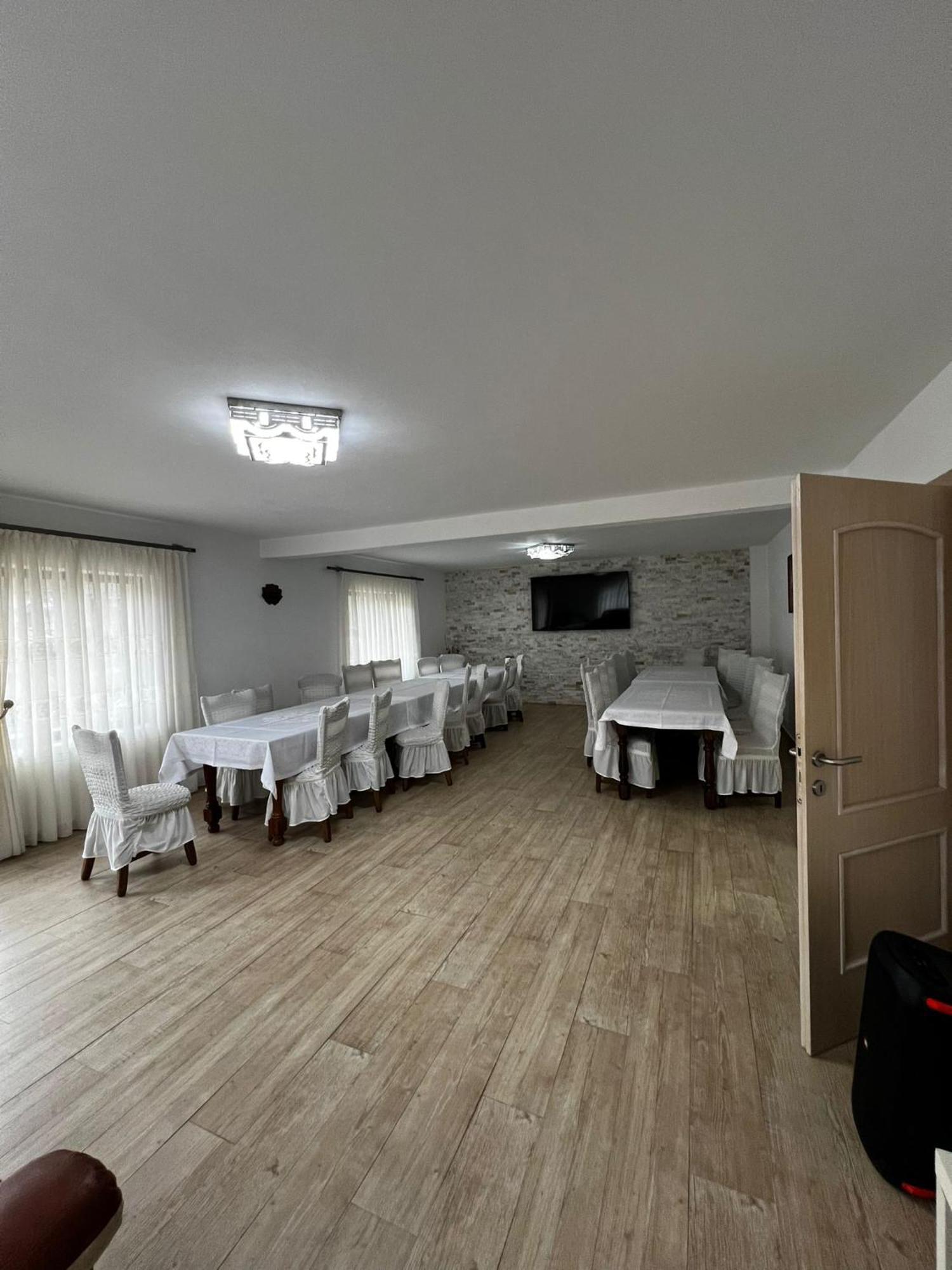 Готель Casa Bujor De Munte Dragoslavele Екстер'єр фото