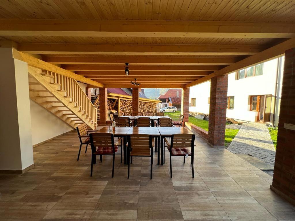 Готель Casa Bujor De Munte Dragoslavele Екстер'єр фото